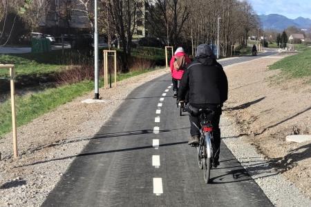 Pravilna vožnja po dvosmerni kolesarski stezi